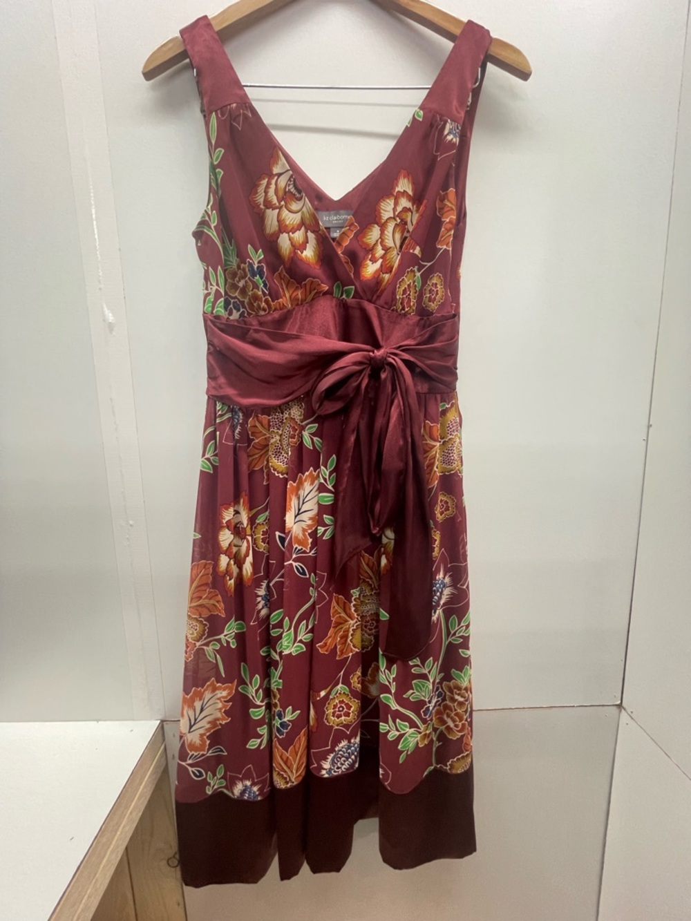 Liz Claiborne Burgundy Floral V-Neck Tie-Waist satin Midi Dress